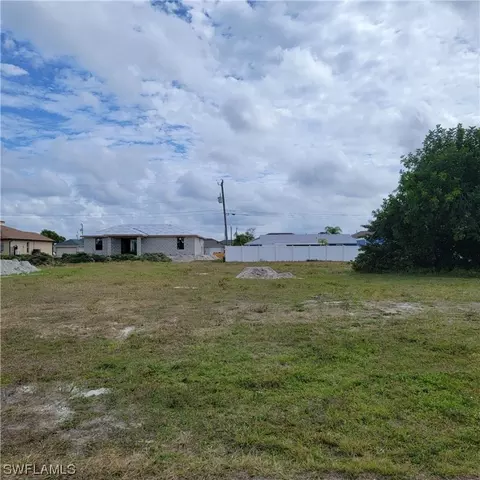 1807 NE 17th Pl, Cape Coral, FL 33909