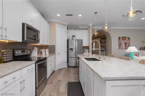 Kitchen - 19867 Bittersweet Ln, Estero, FL 33928 photo 4 of 7