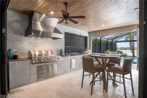 Kitchen - 19867 Bittersweet Ln, Estero, FL 33928 photo 6 of 7