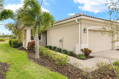 10271 Bonavie Cove Dr, Fort Myers, FL 33966