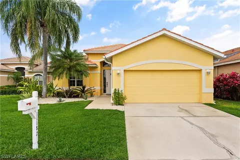 11182 Lakeland Cir, Fort Myers, FL 33913