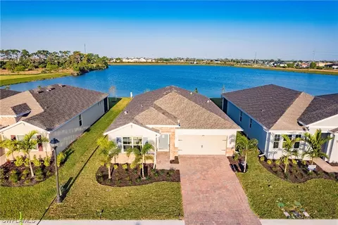 628 Parkshore Lake Ave, Cape Coral, FL 33993