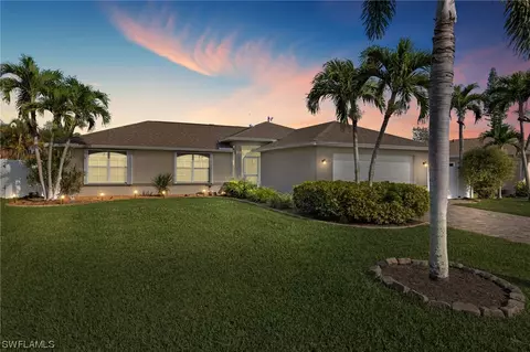 319 SE 8th Pl, Cape Coral, FL 33990