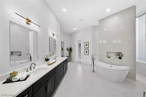 Bath - 7834 Classics Dr, Naples, FL 34113 photo 4 of 6