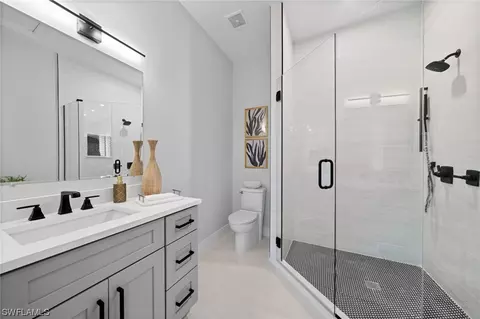 Bath - 7834 Classics Dr, Naples, FL 34113 photo 5 of 6