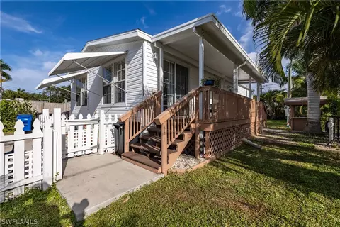5698 Meadowlark Ln, Bokeelia, FL 33922