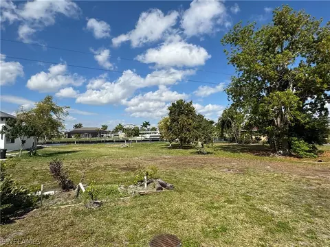 2102 E Tobago Cir, Fort Myers, FL 33905