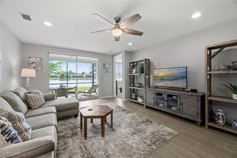 14791 Edgewater Cir, Naples, FL 34114