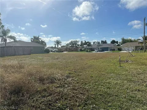 215 SE 23rd Ter, Cape Coral, FL 33990
