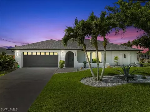 208 SE 30th Ter, Cape Coral, FL 33904