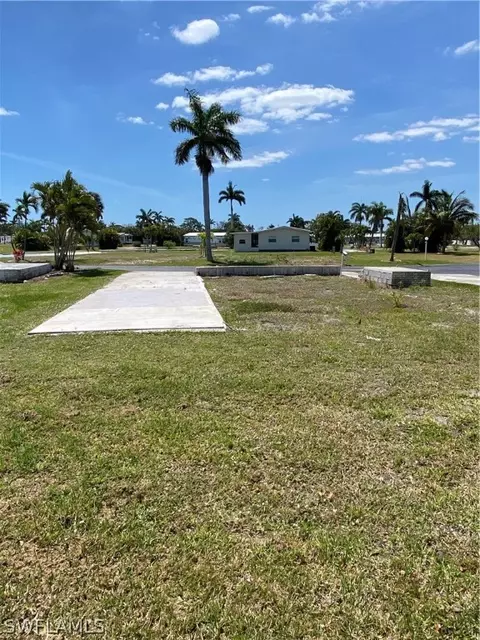 21 Cottonwood Dr, Fort Myers, FL 33908