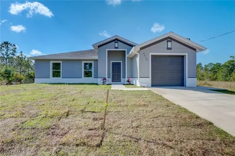 3015 40th St W, Lehigh Acres, FL 33971