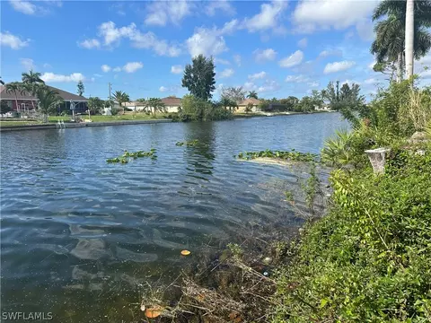 300 SE 20th St, Cape Coral, FL 33990