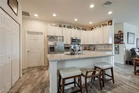1073 E Bass Ct, Labelle, FL 33935 photo 13