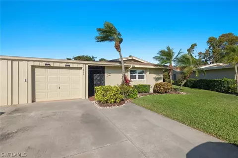 5570 Pendlewood Ln, Fort Myers, FL 33919
