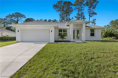 808 Ashland St E, Lehigh Acres, FL 33974