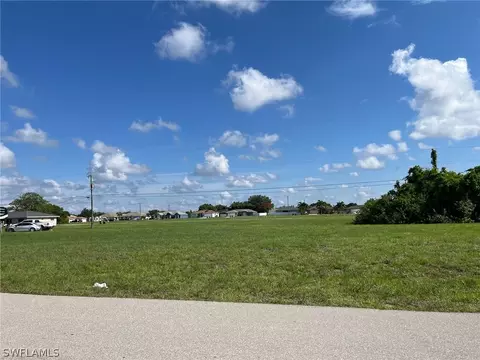 1021 NE 8th St, Cape Coral, FL 33909