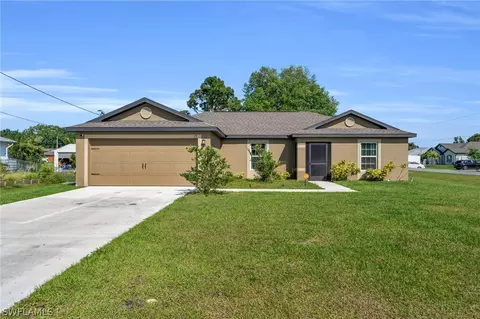 137 Blackstone Dr, Fort Myers, FL 33913
