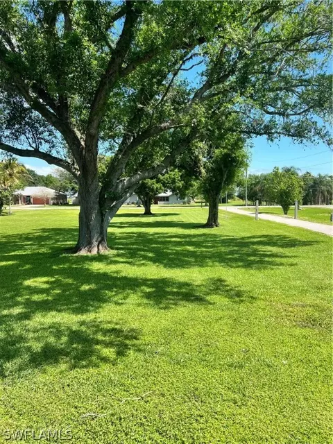 1346 E Park Ave, Moore Haven, FL 33471 photo 3