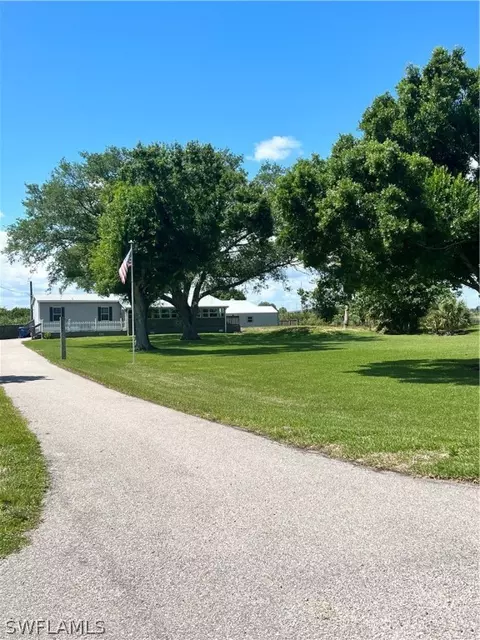 1346 E Park Ave, Moore Haven, FL 33471 photo 2