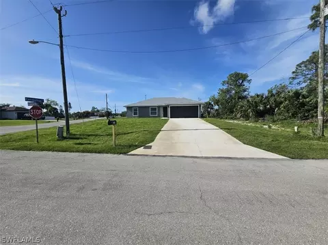 700 Connecticut Ln, Lehigh Acres, FL 33936
