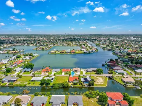 218 SE 8th Pl, Cape Coral, FL 33990