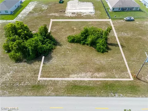506 Jacaranda Pkwy E, Cape Coral, FL 33909