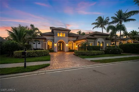 7779 Classics Dr, Naples, FL 34113