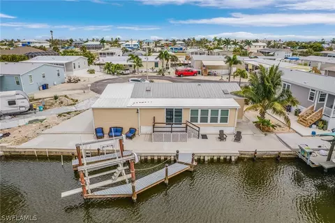 3121 Binnacle Ln, Saint James City, FL 33956