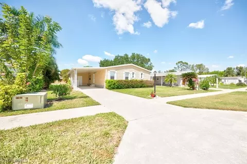 121 Belle Isle Cir, Naples, FL 34112