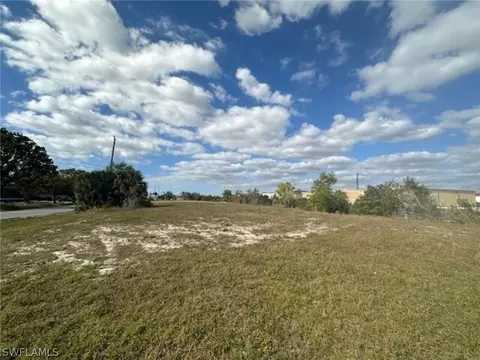 1047-1051 SE 10th St, Cape Coral, FL 33990