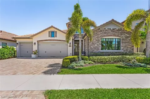 9348 Glenforest Dr, Naples, FL 34120