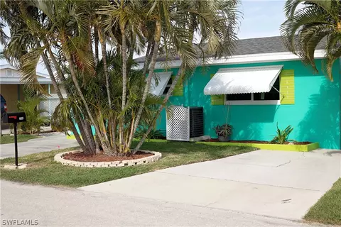 2580 Bayshore Dr, Matlacha, FL 33993