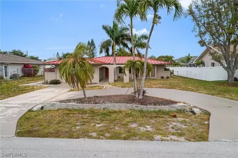 27515 Baretta Dr, Bonita Springs, FL 34135
