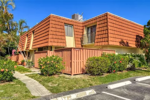 54 Cedarbend Dr #2, Fort Myers, FL 33919