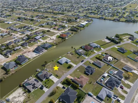 415 NE 8th Ter, Cape Coral, FL 33909