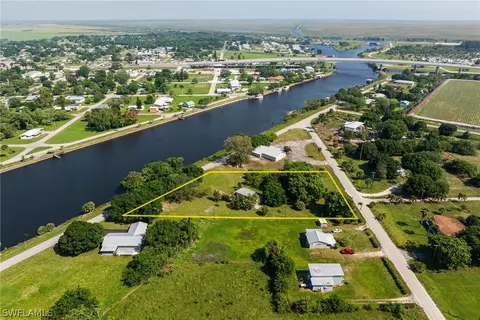 1429 River Rd, Moore Haven, FL 33471