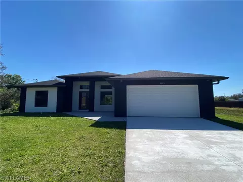 2714 13th St SW, Lehigh Acres, FL 33976