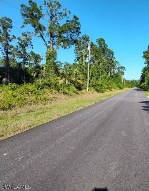 852 Cadis St E, Lehigh Acres, FL 33974 photo 2