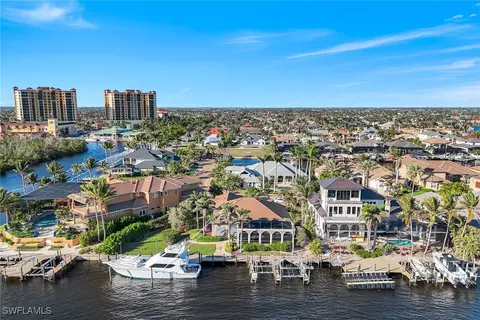 1530 Hermitage Ln, Cape Coral, FL 33914
