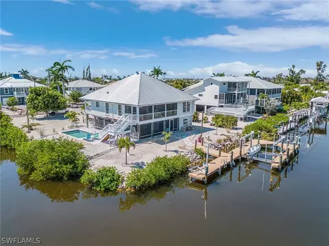 2654 Sanderling Ct, Saint James City, FL 33956