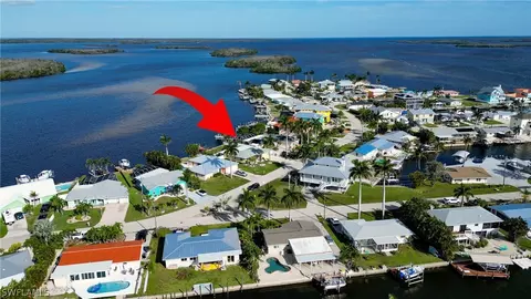 11827 Island Ave, Matlacha, FL 33993