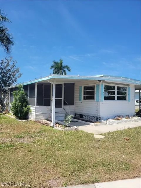 17580 Stevens Blvd, Fort Myers Beach, FL 33931