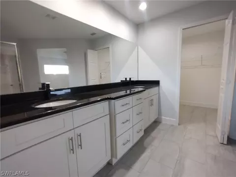 Bath - 527 David Cir, Labelle, FL 33935 photo 2 of 9
