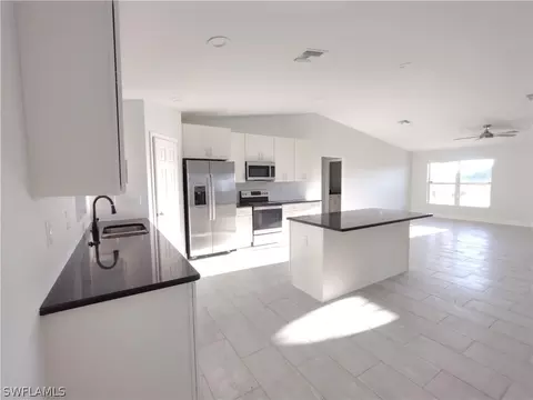 Kitchen - 527 David Cir, Labelle, FL 33935 photo 1 of 3