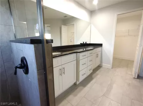 Bath - 527 David Cir, Labelle, FL 33935 photo 5 of 9
