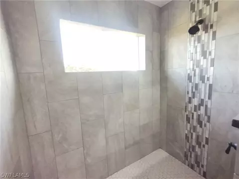 Bath - 527 David Cir, Labelle, FL 33935 photo 3 of 9
