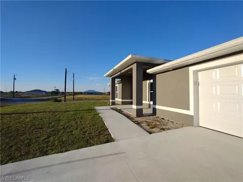 Exterior - 527 David Cir, Labelle, FL 33935 photo 4 of 7