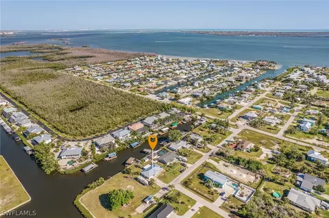2596 Baybreeze St, Saint James City, FL 33956