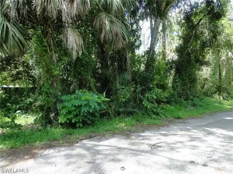 421 Santa Barbara St, North Fort Myers, FL 33903